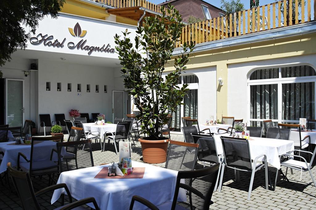 Hotel Magnólia Balatonszepezd Exterior foto