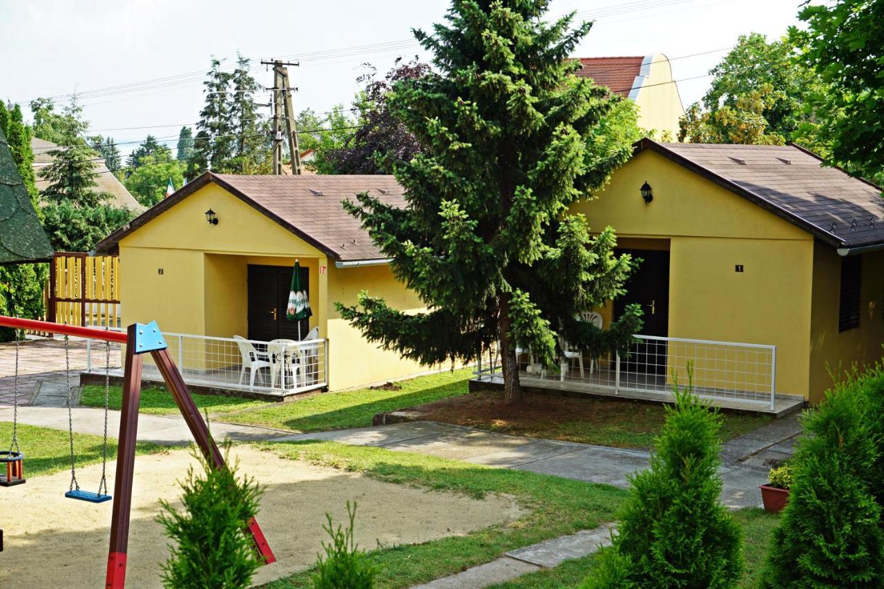 Hotel Magnólia Balatonszepezd Exterior foto